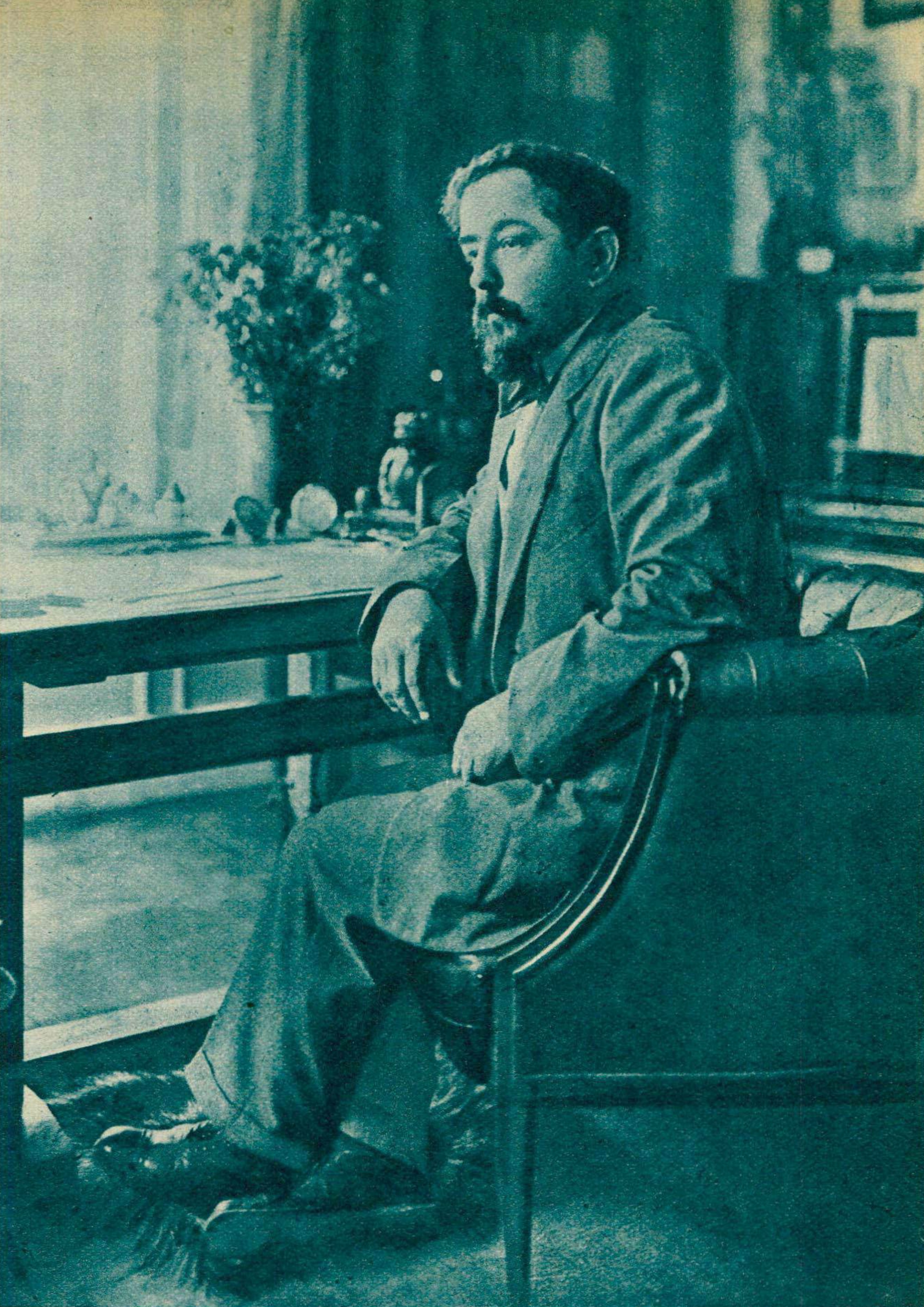 Claude DEBUSSY à son bureau de travail, un portrait fait par Photo Scherl, publié entre autres dans la revue Le Radio du 24 janvier 1936, No 668, page 149