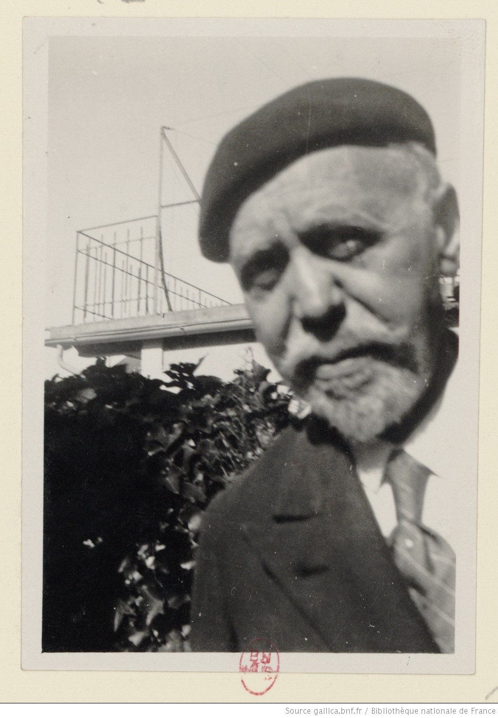 Paul DUKAS à Royan, Date d'édition: 1934, Droits: domaine public, Identifiant: ark:/12148/btv1b84173862, Source: Bibliothèque nationale de France, Notice du catalogue: http://catalogue.bnf.fr/ark:/12148/cb39604529q, Notice de recueil: http://catalogue.bnf.fr/ark:/12148/cb38641913d, cliquer pour voir l'original et ses références