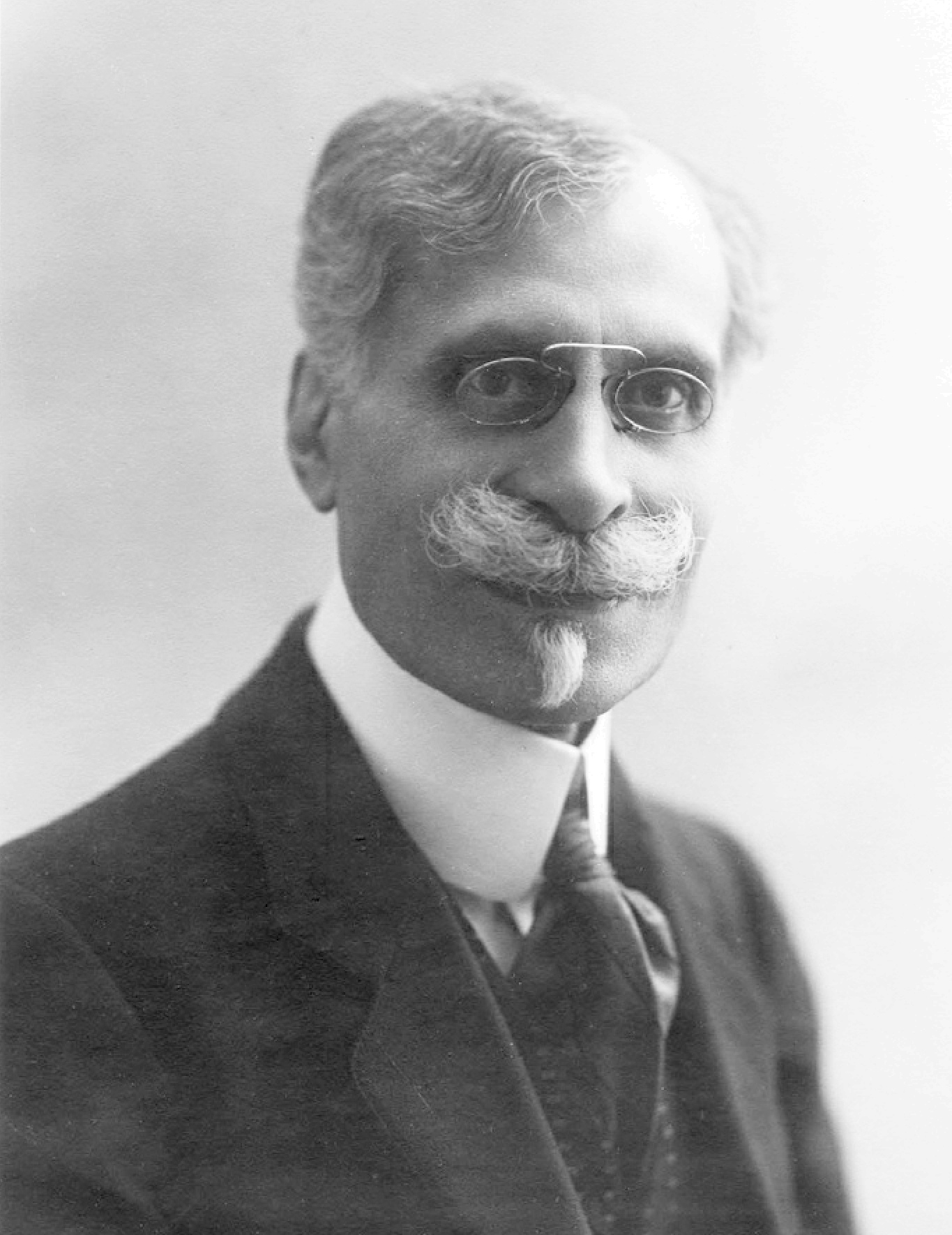 Maurice EMMANUEL vers 1920