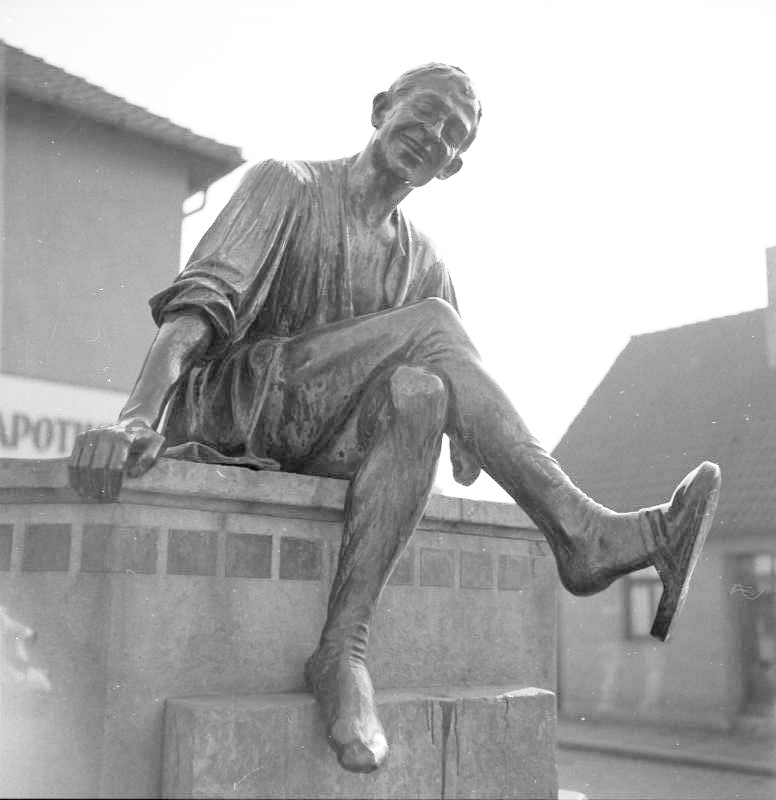 Detail Eulenspiegelbrunnen Braunschweig, Photo von Simon Müller, 29 mars 1958, Bundesarchiv B 145 Bild-F005467-0004, Cliquer sur la photo pour une vue agrandie et quelques infos