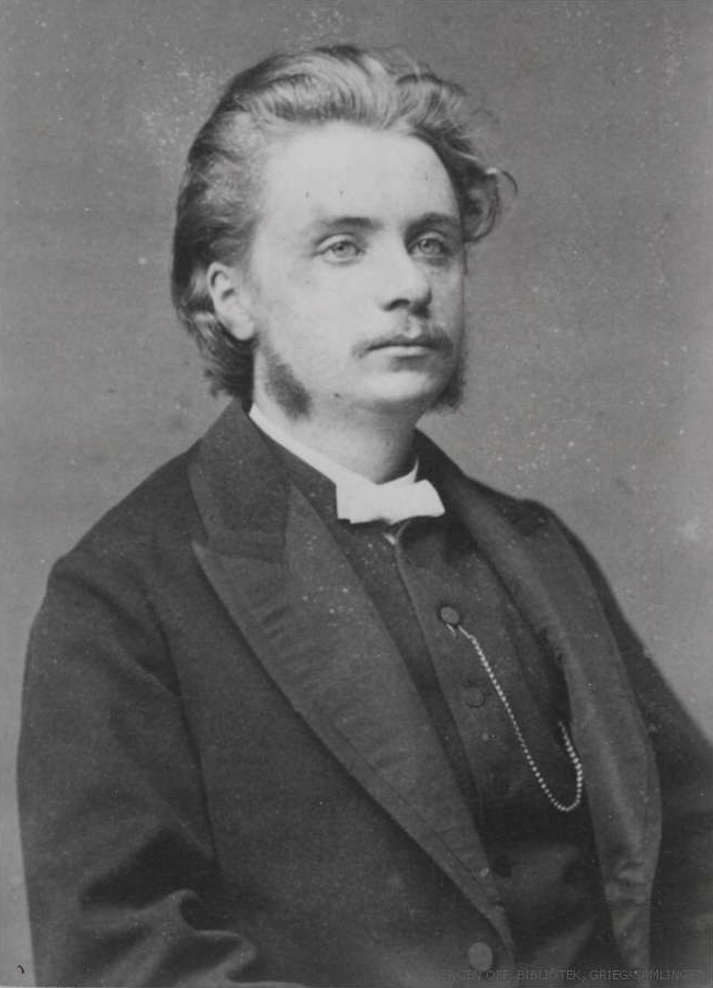 Edward Grieg, env. 1866, un portrait fait par Claus Knudsen, http://www.bergen.folkebibl.no/arkiv/grieg/fotografi/stor_edvard_portrett_1866_ca.jpg.0, cliquer pour voir l'original