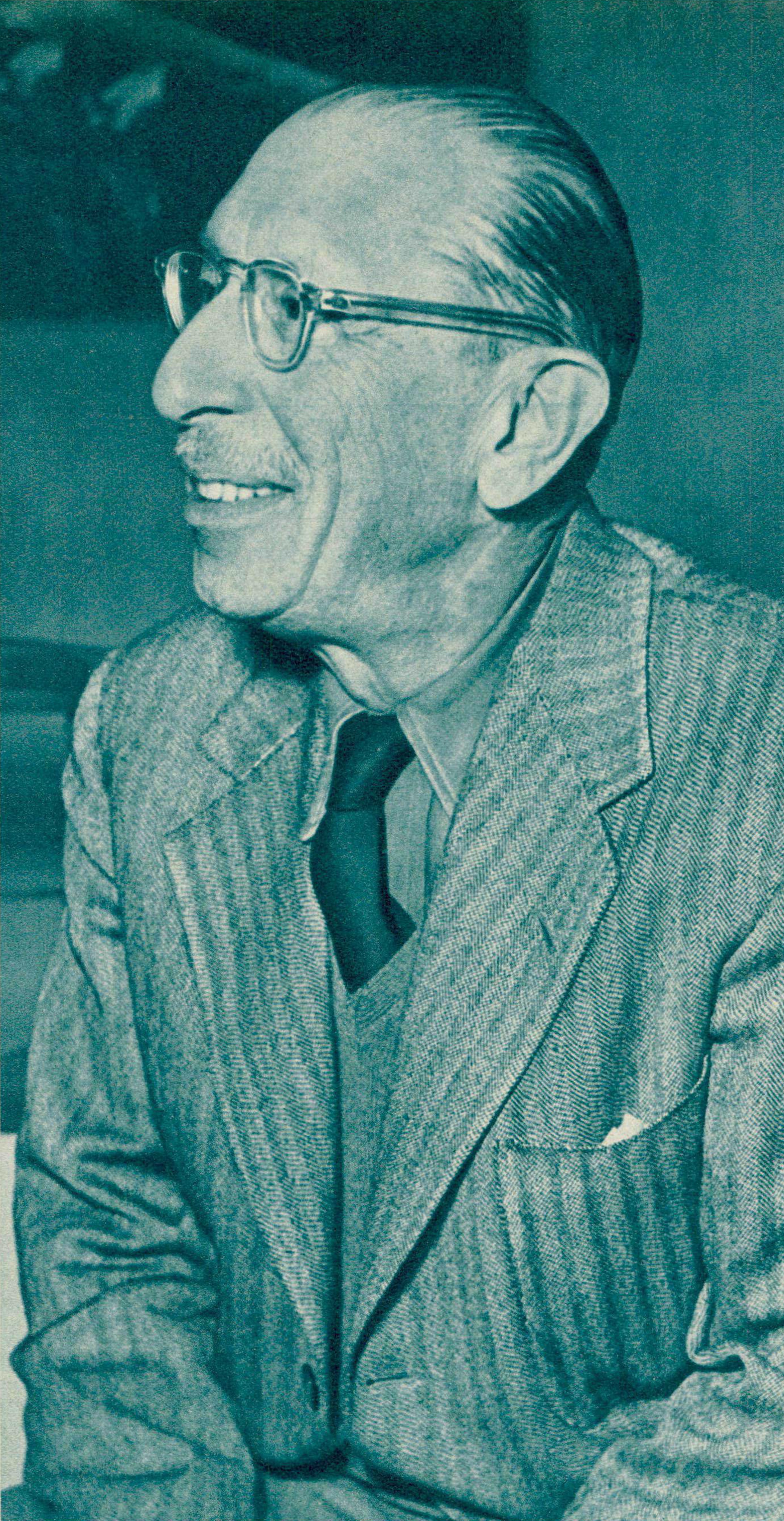 Igor STRAWINSKI en 1958, un portrait fait par Photo Bertrand paru dans la revue Radio Je vois tout du 11 décembre 1958, No 50, en page 16