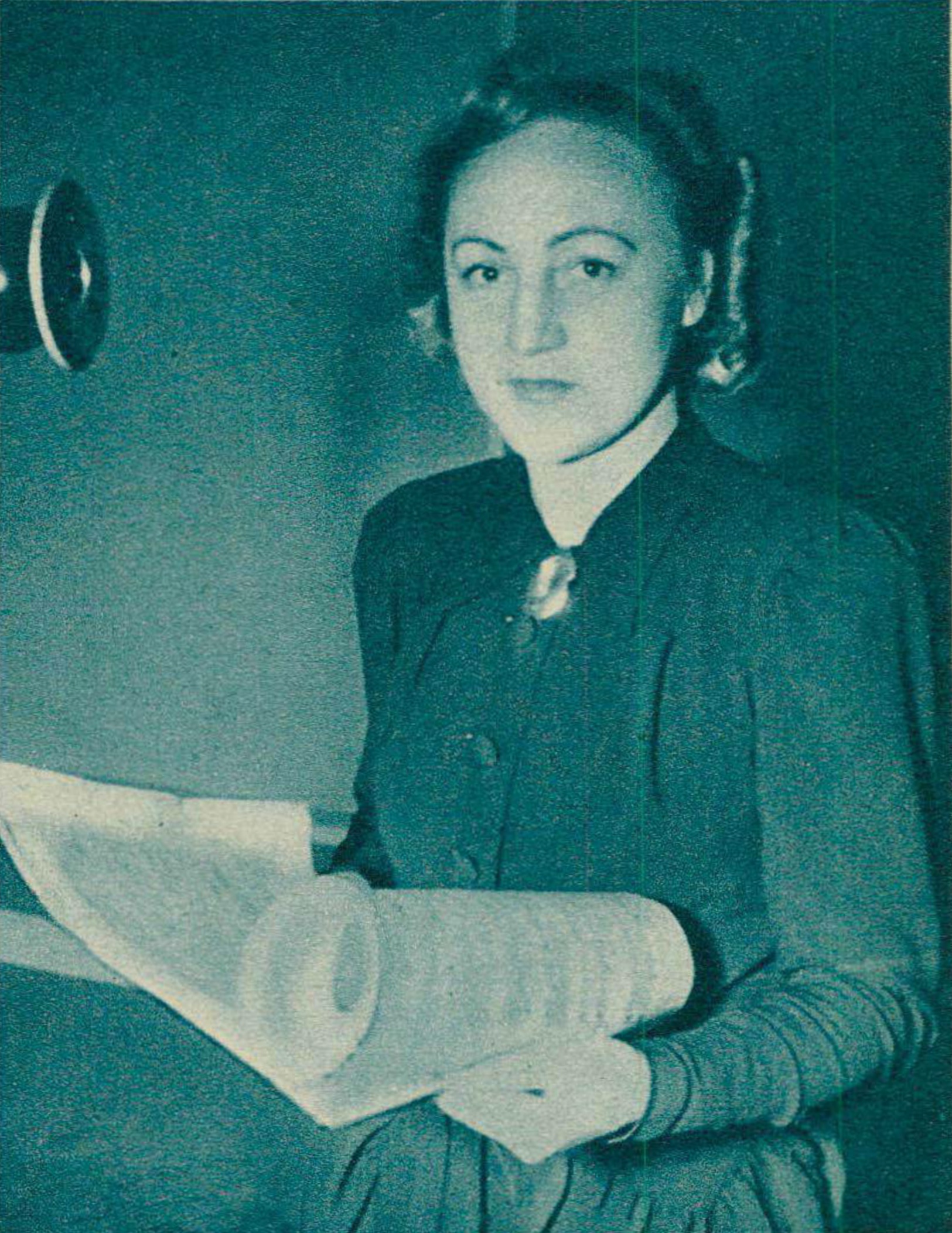 Flore WEND vers 1942, un portrait publié entre autres dans Radio Actualités du 20 novembre 1942, No 47, page 1481, cliquer pour une vue agrandie