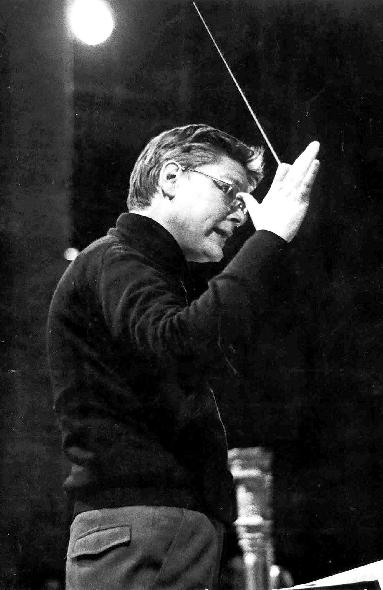 Hans ZENDER en répétition avec l'Orchestre Radio-Symphonique de Saarbrücken, un portrait fait par Julius-C. Schmidt